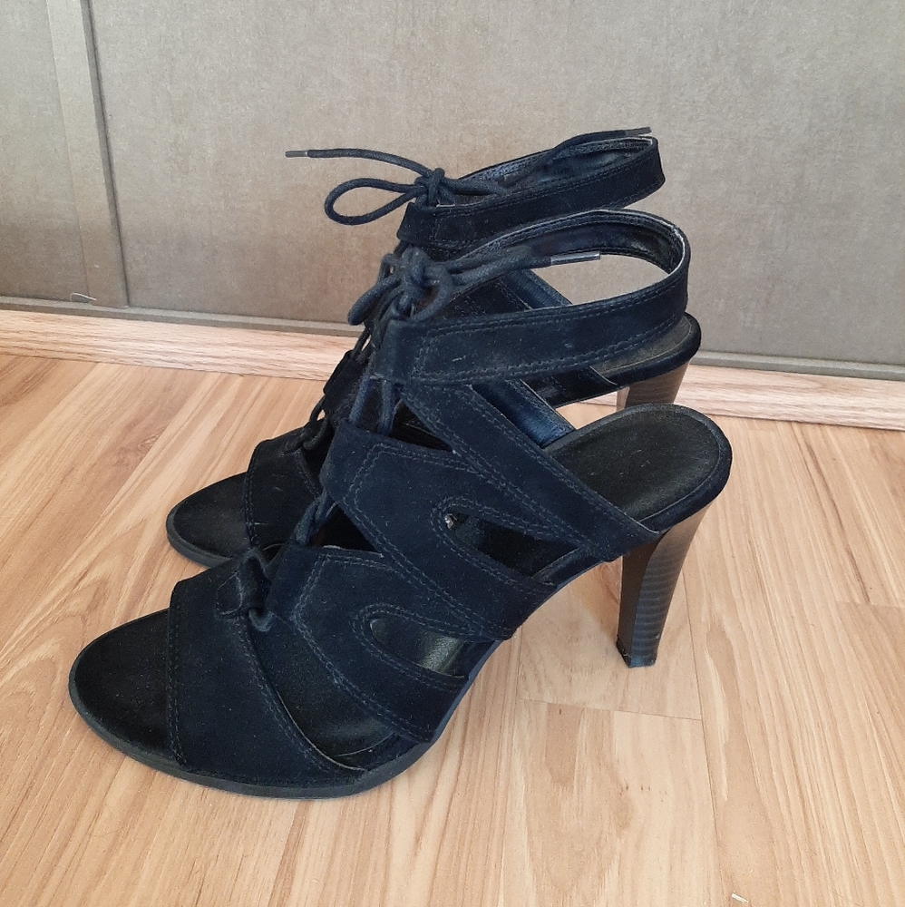 Vera Wang Heels